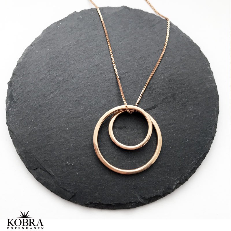 "Shell" enkelt guld halskde med vedhng i runde former