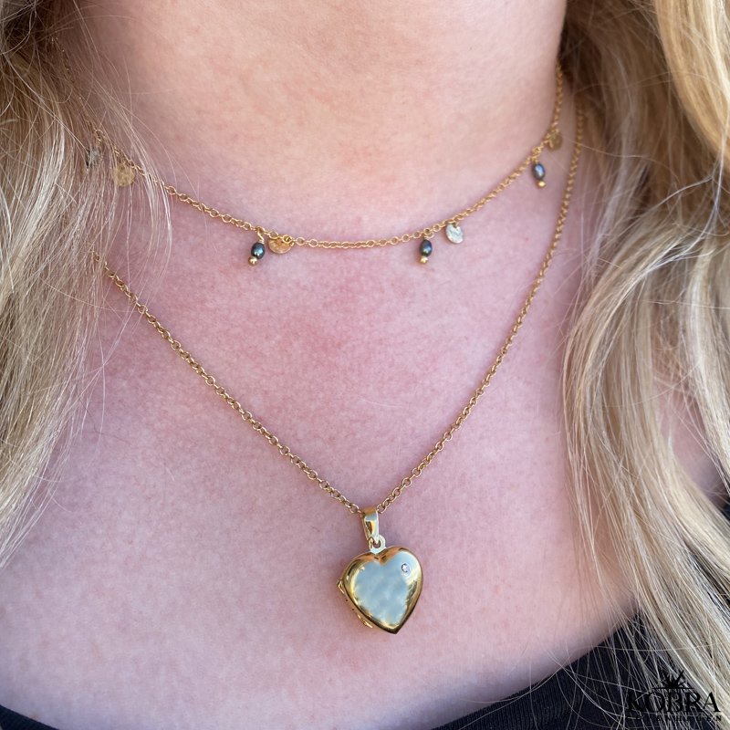 "Anamaria" 18 karat forgyldt hjertemedaljon med hvid sten