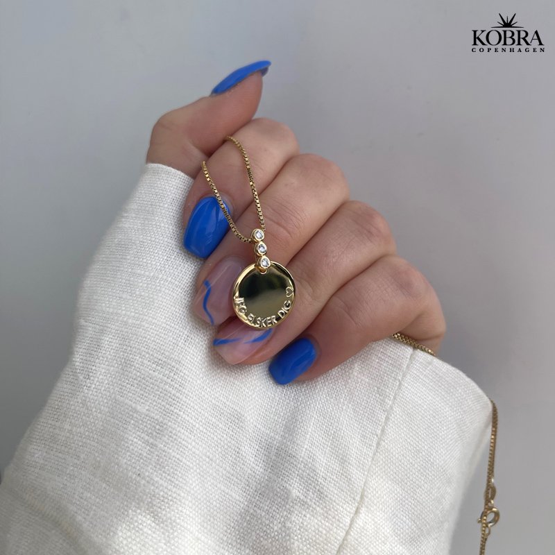 "Edgy Sunday" guld halskde med sten inklusiv gravering