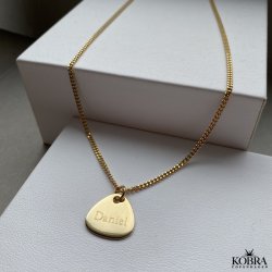 "Mavis" 18 karat forgyldt halskde med plekter inklusiv gravering