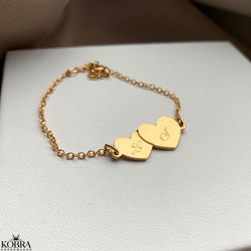 "Mila" 18 carat gold plated bracelet with gold hearts and your personal engraving