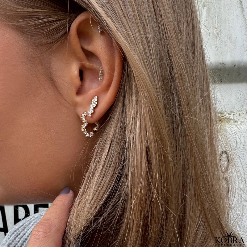 "Mikami" small gold heart earrings with white stones