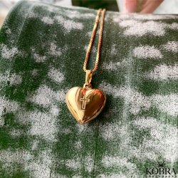"Karma" 18 karat forgyldt hjerte med kors og din indgravering
