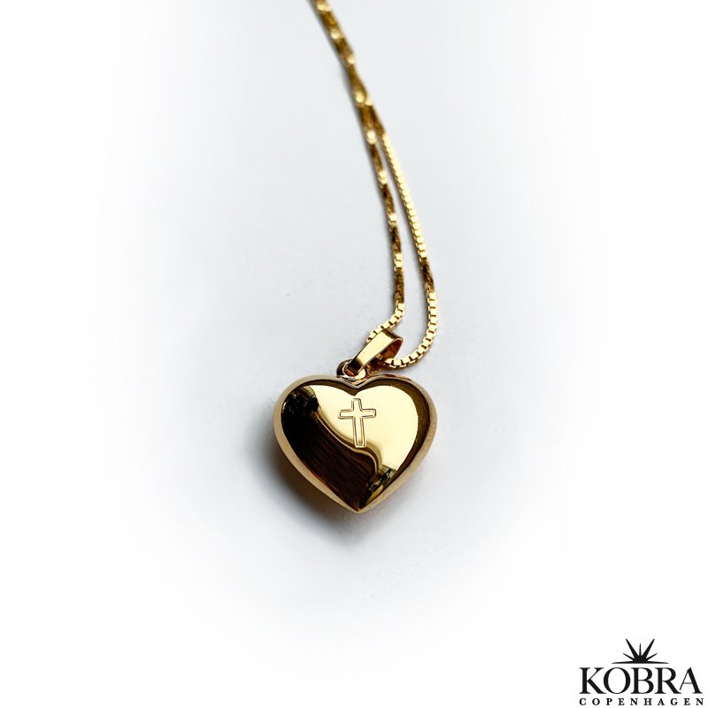 "Karma" 18 karat forgyldt hjerte med kors og din indgravering