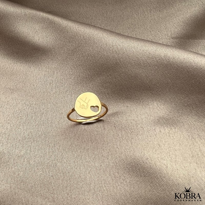 "Rachel" smuk guld ring med hjerte og mulighed for personlig indgravering