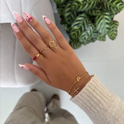 "Princess" gold ring with red corundum