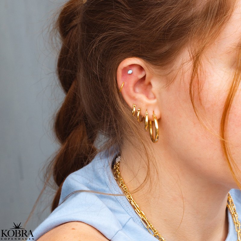 "Friday" medium guld hoops