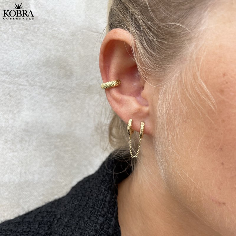 "Levine" sandblste guld hoops til 2 huller i rerne