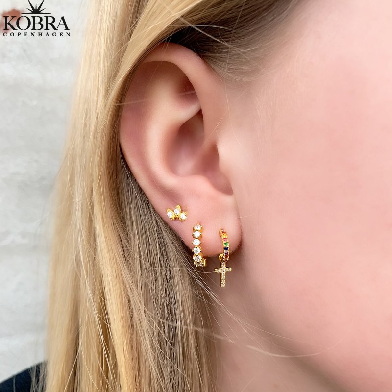 "Magnolia" guld reringe med farvet sten