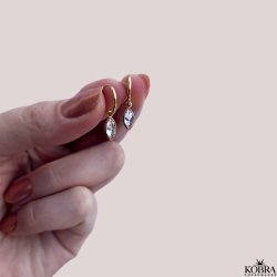 "Lyra" sm guld reringe med hvide glassten