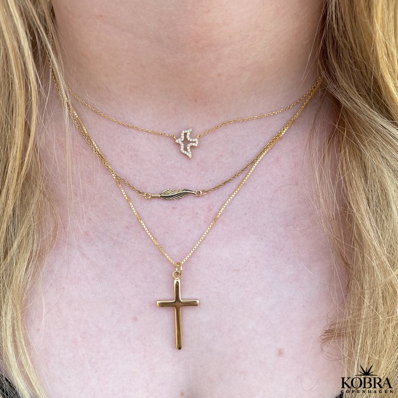 "Falcon" guld halskde med lille Svale