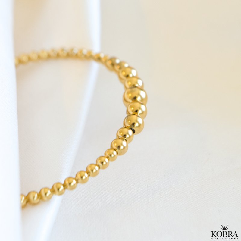 "Mella" guld armbnd / cuff med guld kugler