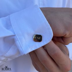 Firkantet manchetknapper i guld inklusiv gravering