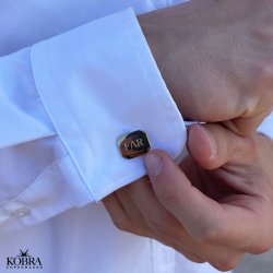 Firkantet manchetknapper i guld inklusiv gravering