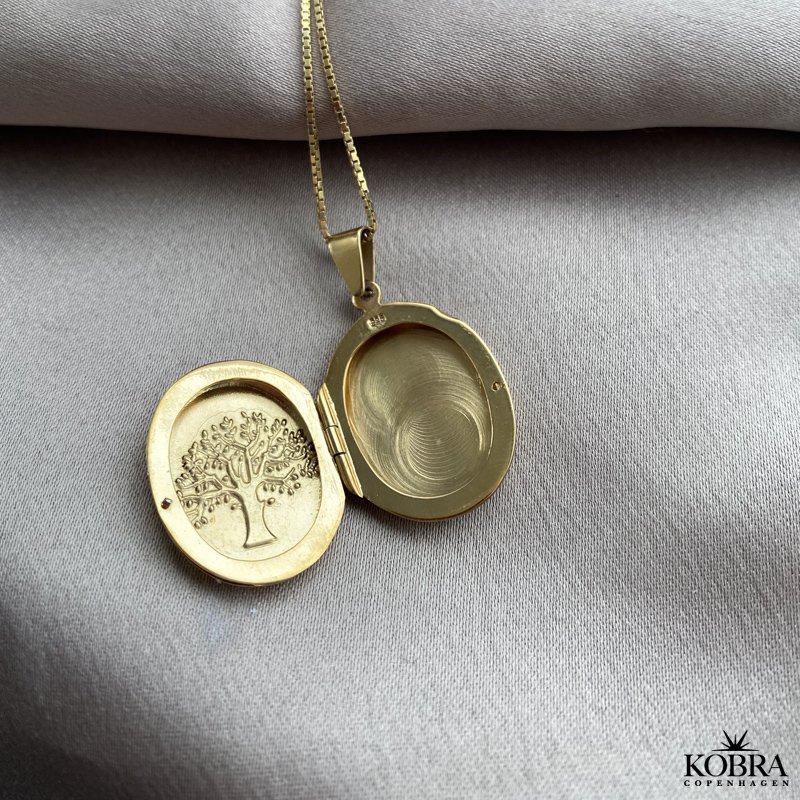 "Berthe" oval guld medaljon med livets tr 