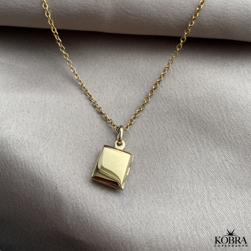 "Freedom" Firkantet 18kt forgylt medaljong med kryss