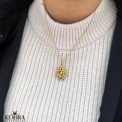 "Emily" oval guld medaljon, med personlig gravering