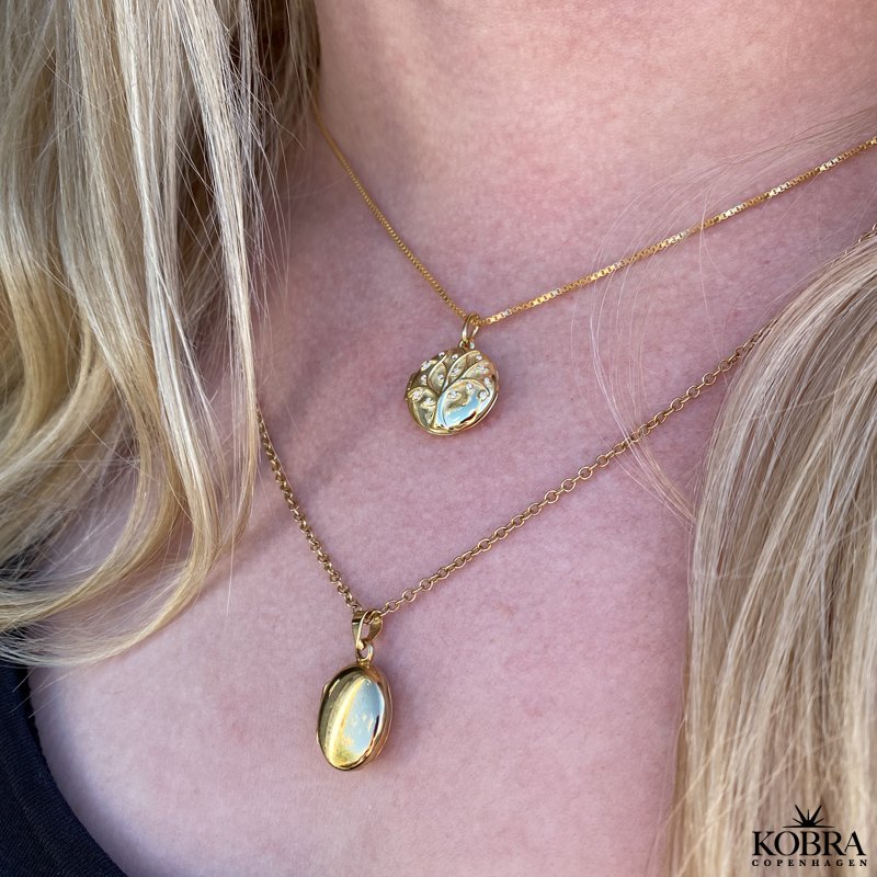 "Sara" lille oval forgyldt medaljon med personlig gravering