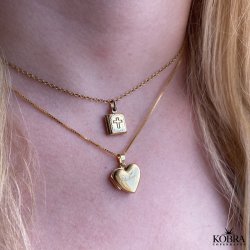 "Freedom" Firkantet 18kt forgylt medaljong med kryss