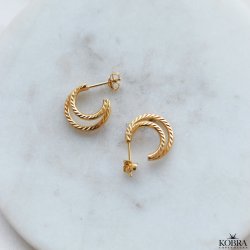 "Cecilie" gold stud earrings with textured rings