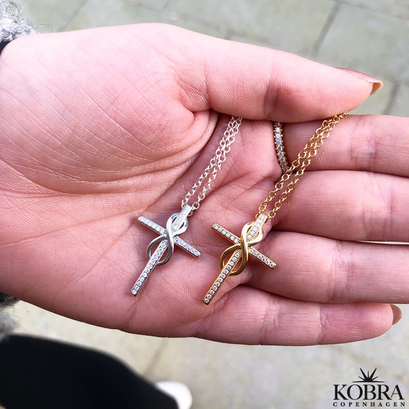 "Allana" 18 karat forgyldt kors halskde med Infinity