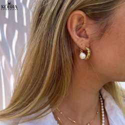 "Vogue" classic pearl earrings in gold