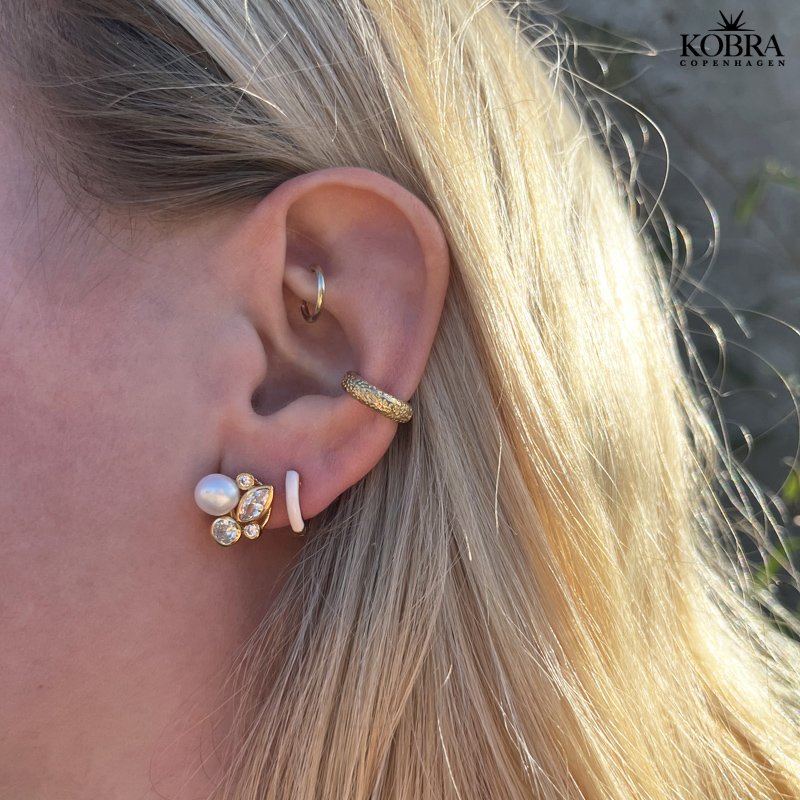 "Magda" unikke guld reringe med sten og gte hvide ferskvandsperler