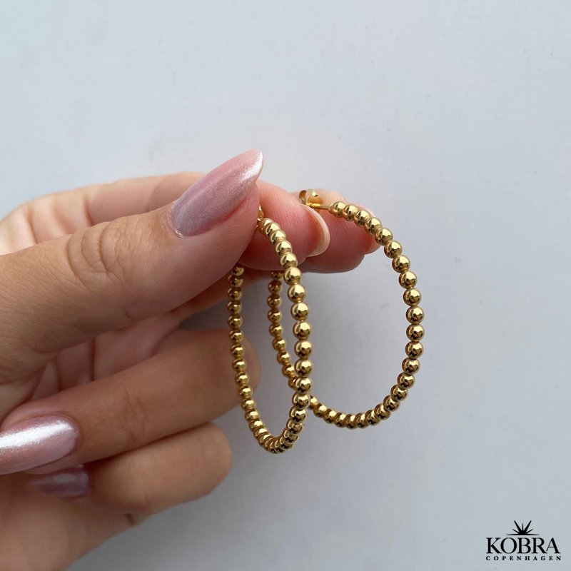 "Mellow" store forgyldte hoops med små guld kugler