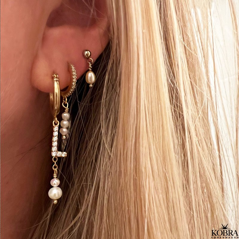 "Wilma" small gold-plated pearl earrings  with white freshwater pearl