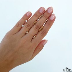 "Izzy" sm snoet hoops i 14 karat forgyldt