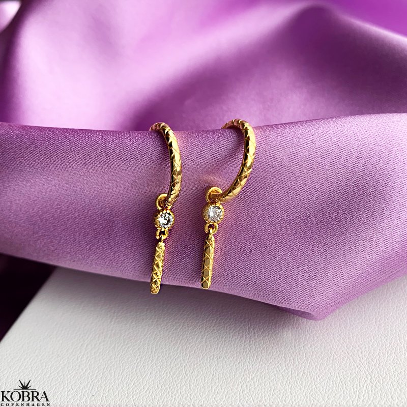 "Pippi" guld "slange" reringe med hvide sten