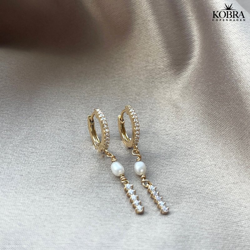 "Xena" Smukke perlereringe med sten i forgyldt