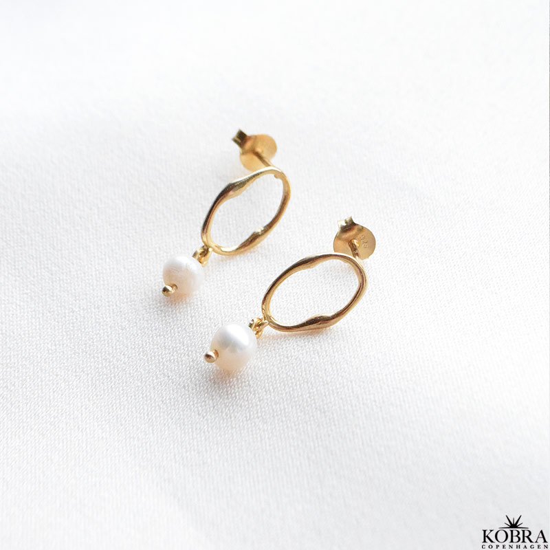 "Alisa" ovale guld reringe med ferskvandsperler