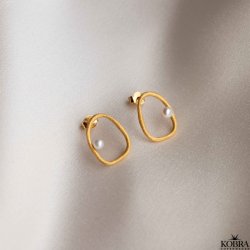 "Selma" 18k gold plated earrings with genuine freshwater pearls