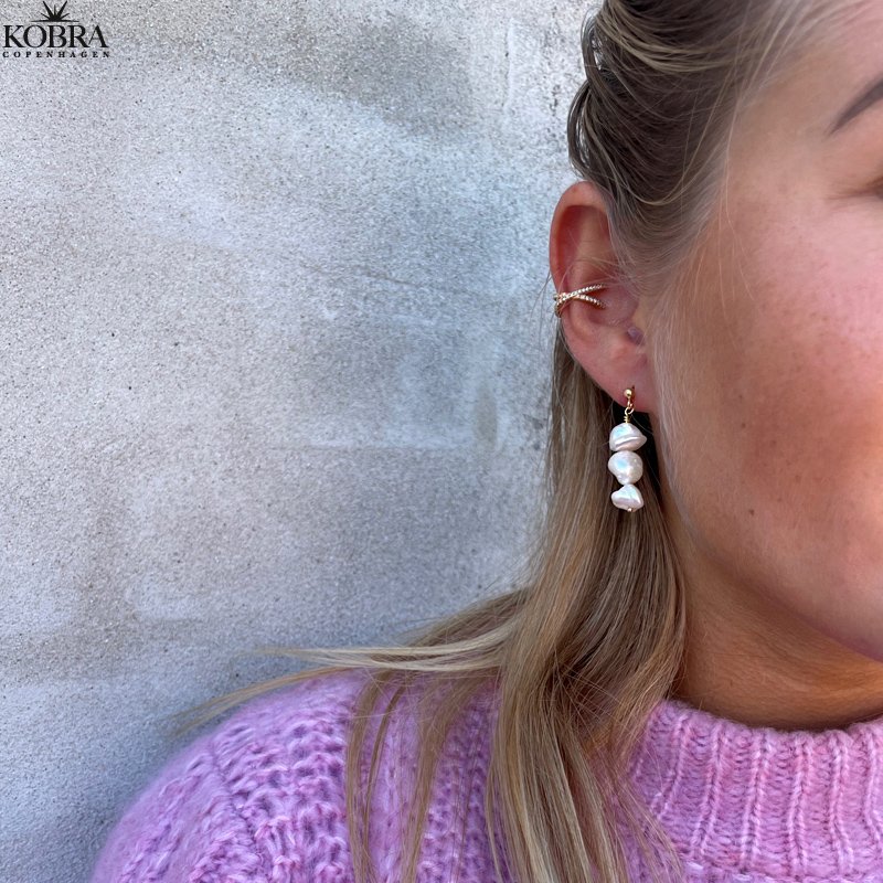 "Shake" gold pearl earrings with baroque white freshwater pearls