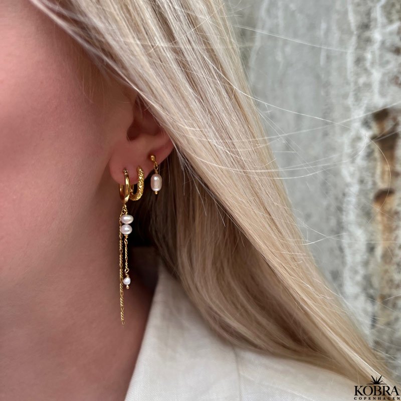 "Balance" gold earrings with white freshwater pearls