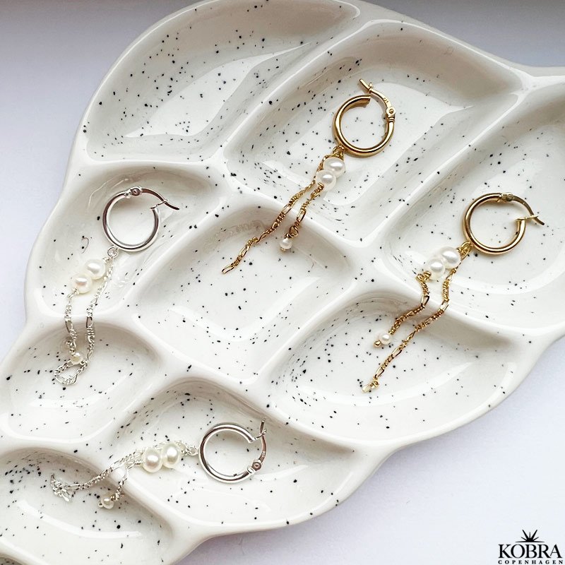 "Balance" gold earrings with white freshwater pearls