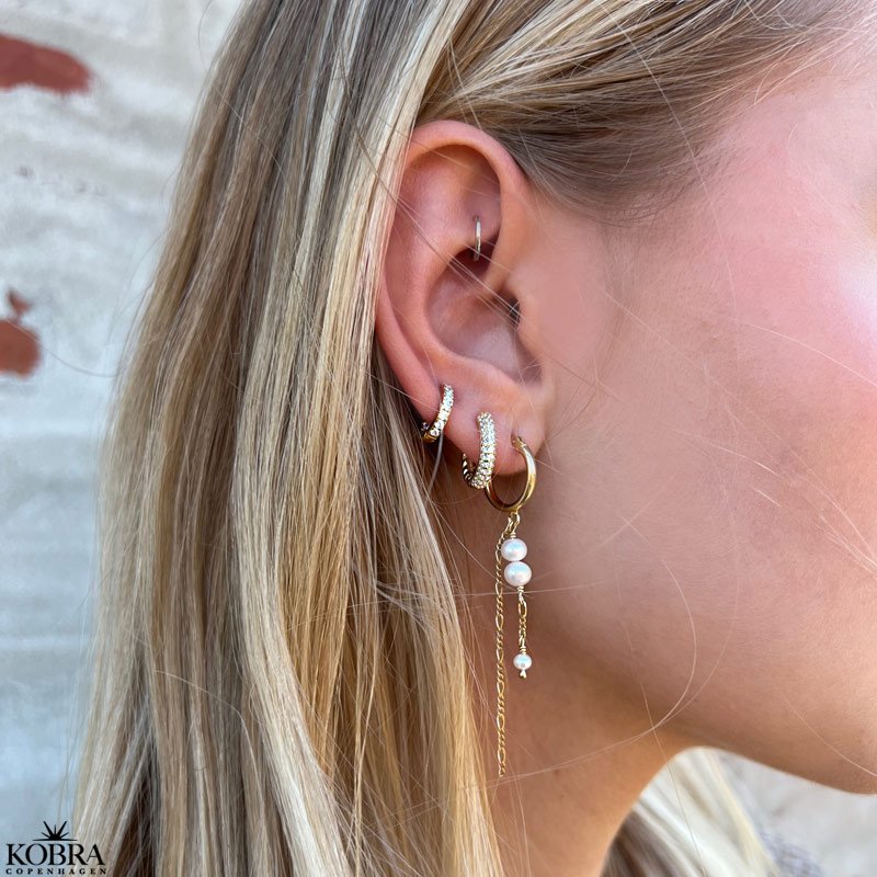 "Honey" small creoles in gold with stones