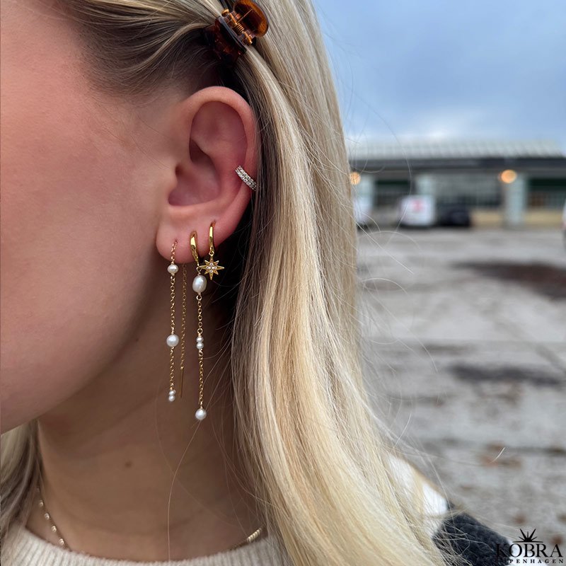 "Monaco" pearl hoops in gold with white freshwater pearls