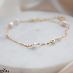 "Monaco" perle armbnd i guld med hvide ferskvandsperler