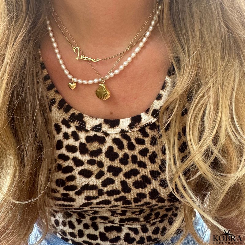  "Shiela" gold locket shaped like a clam