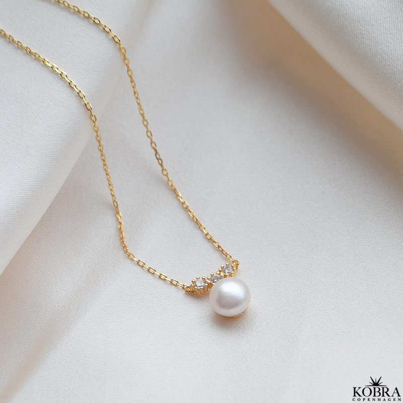 "Estella" pearl necklace with stones in gold