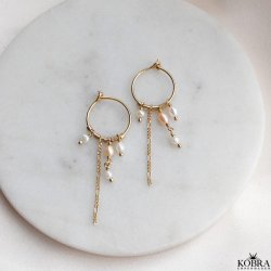 "Nahla" 18 karat forgyldte reringe med ferskenfarvet og hvide perler