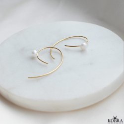 "Celine" gold earrings with genuine freshwater pearls