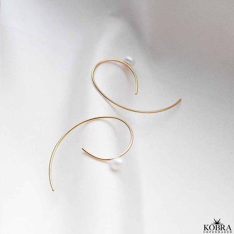 "Celine" gold earrings with genuine freshwater pearls