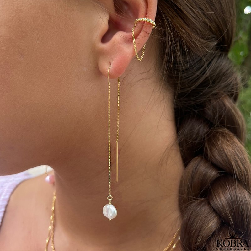 "Colleen" 18 carat gold plated earcuff with chain