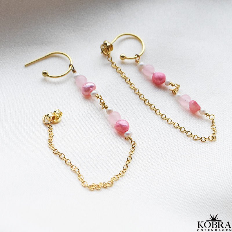 "Bella Pearl" 18 karat forgyldte reringe med hvide og lyserde ferskvandsperler