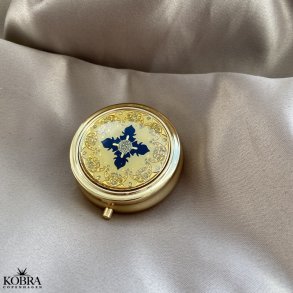 Round pillbox in gold, with personal engraving