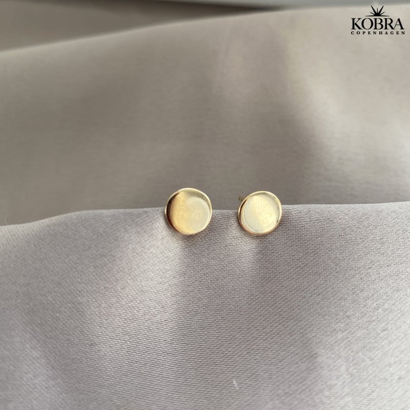 "Eternity" Small gold-plated ear studs with plate