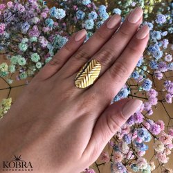 "Victory" hndlavet oval 18 karat forgyldt V ring